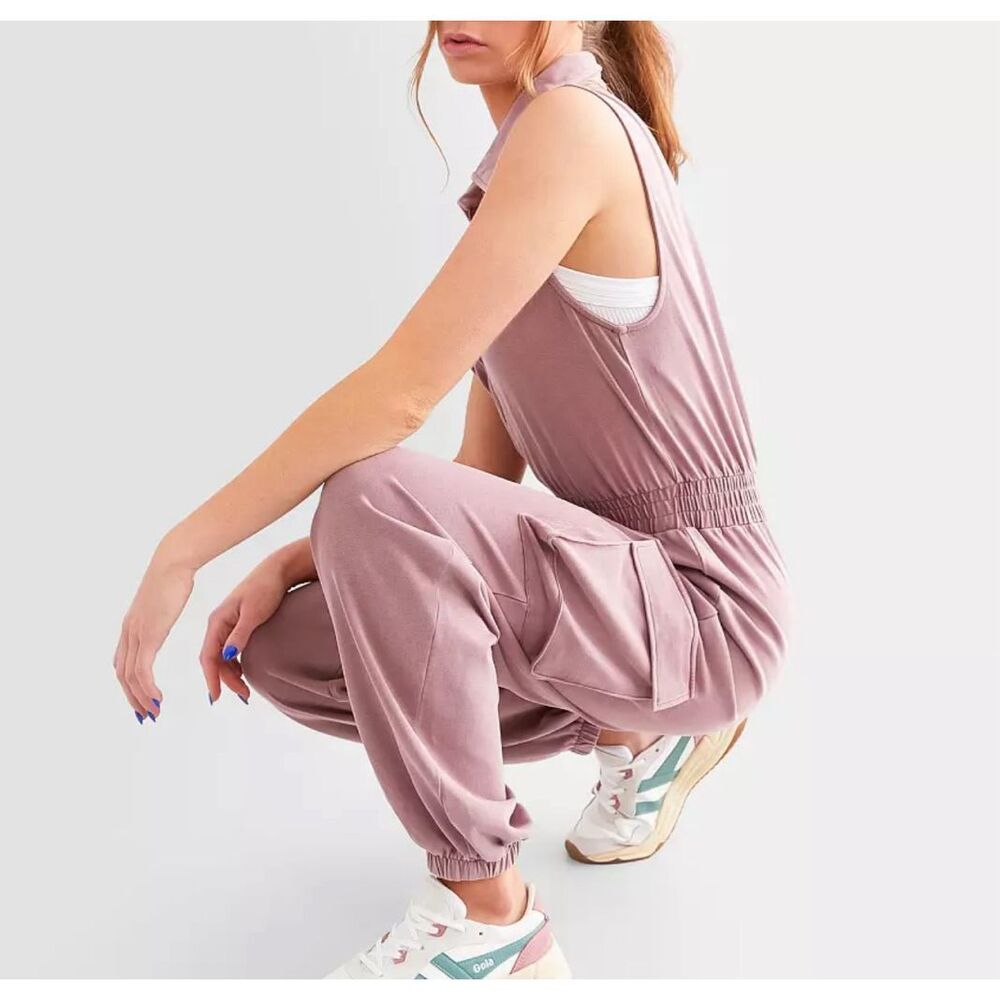 BKE Buckle $90 Washed Cargo Jumpsuit Zip Front Smocked Waist Pink Large NEW